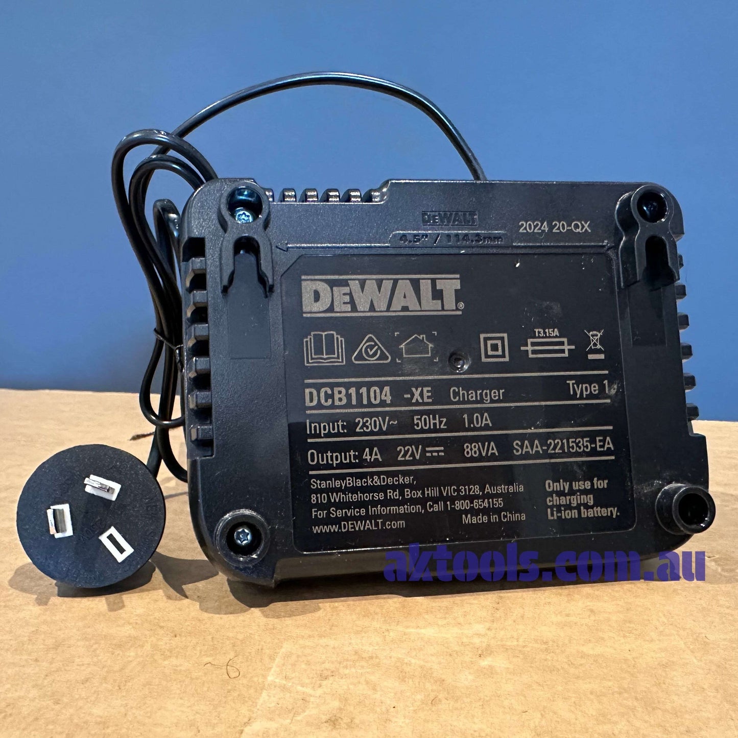 DeWalt 12V-18V Multi-Voltage Battery Charger DCB1104-XE