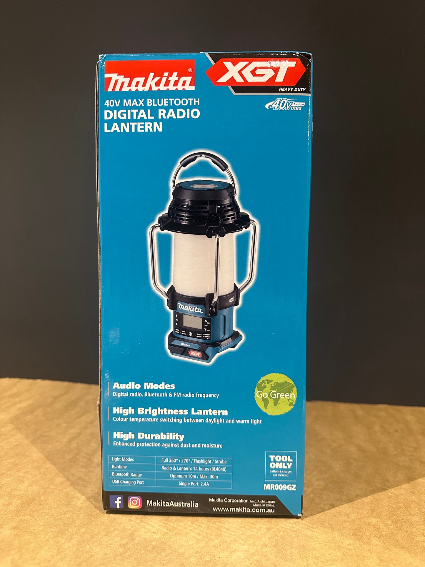 Makita 40V XGT LED Lantern Digital FM Radio Bluetooth USB MR009GZ