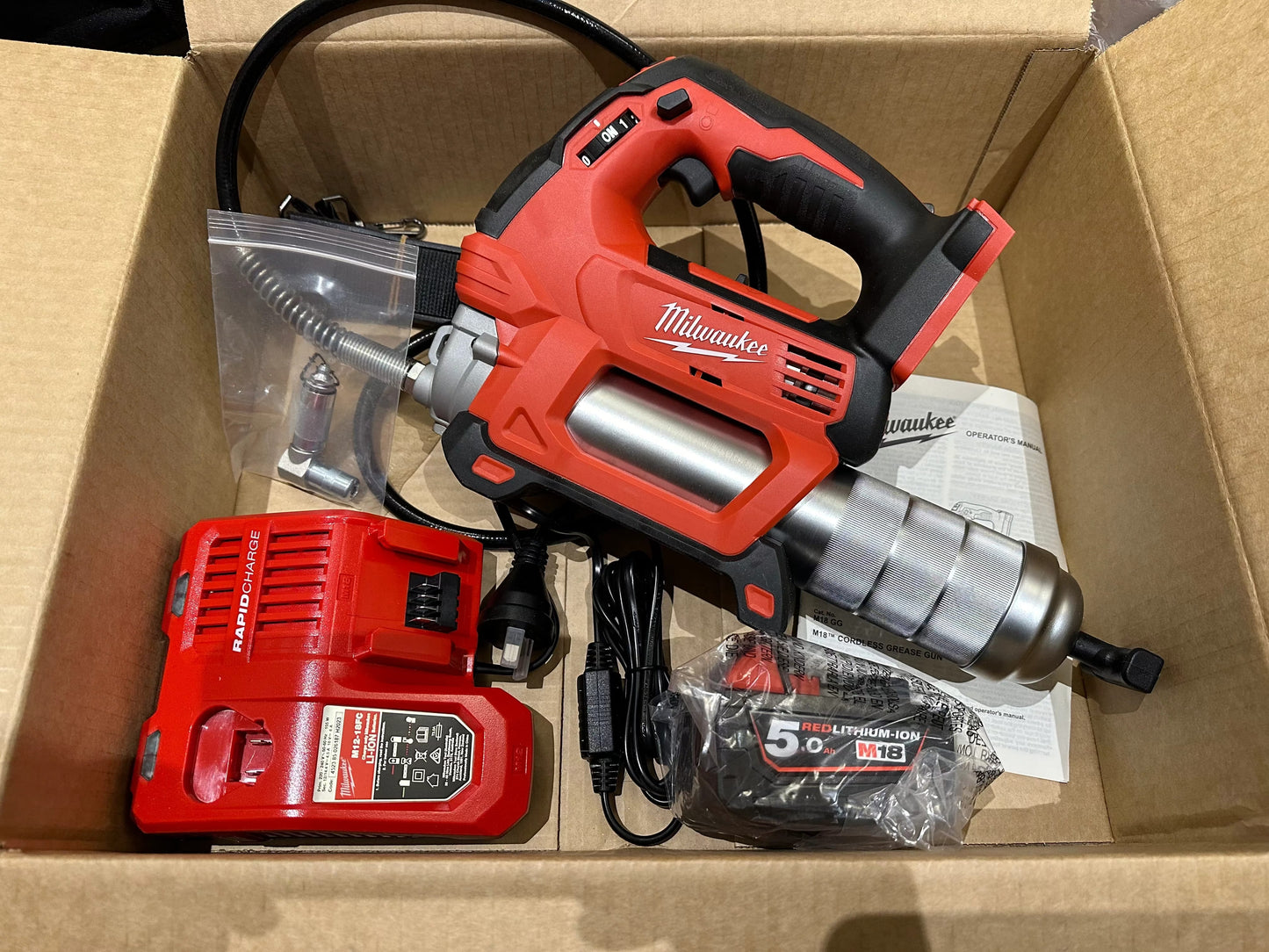 Milwaukee M18GG-0 M18 Cordless 2-Speed Grease Gun Kit 5.0Ah battery, Charger.