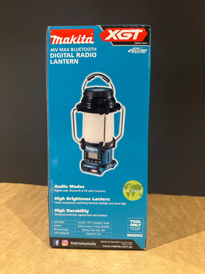 Makita 40V XGT LED Lantern Digital FM Radio Bluetooth USB MR009GZ